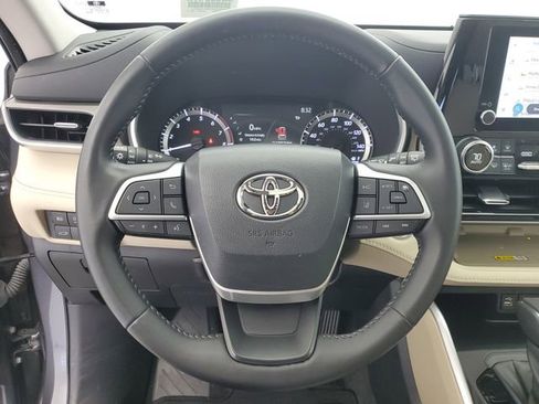 Used 2023 Toyota Highlander XLE image 25