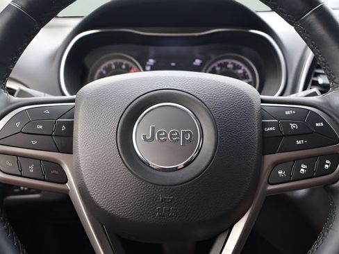 Used 2019 Jeep Cherokee Limited w/ Technology Group AWD/4WD image 19