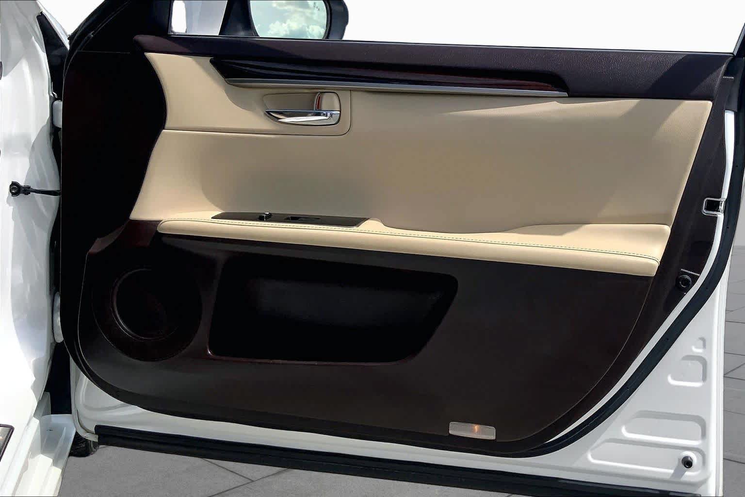 Used 2017 Lexus ES 350 w/ Luxury Package FWD image 22
