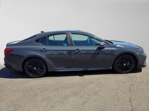 Used 2025 Toyota Camry SE FWD image 2