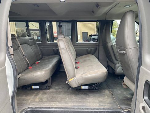 Used 2018 Chevrolet Express 3500 LS RWD image 20