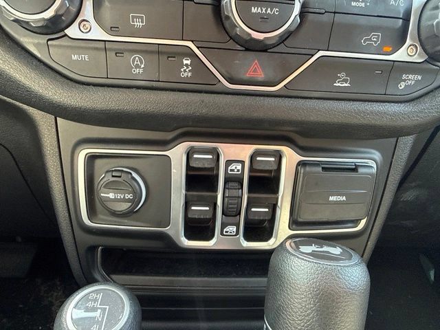 Used 2025 Jeep Wrangler Unlimited Sport AWD/4WD image 24