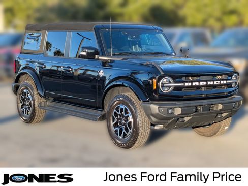 New 2025 Ford Bronco Outer Banks AWD/4WD image 1