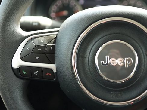 Used 2023 Jeep Renegade Latitude AWD/4WD image 19