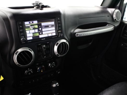Used 2017 Jeep Wrangler Unlimited Sahara w/ Quick Order Package 24E Chief AWD/4WD image 15