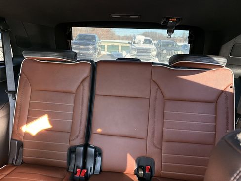 Used 2023 GMC Yukon Denali Ultimate image 34