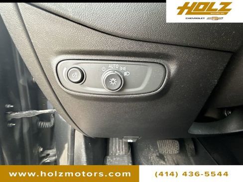 Used 2018 Chevrolet Equinox LT image 18