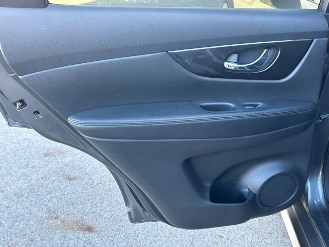 Used 2018 Nissan Rogue SV AWD/4WD image 30