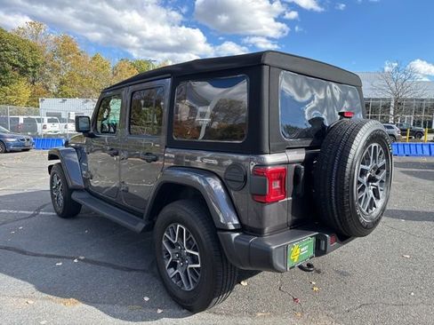 Used 2024 Jeep Wrangler Sahara image 21