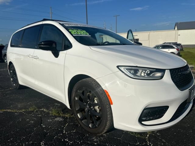Used 2025 Chrysler Pacifica Limited FWD image 33