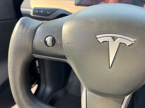 Used 2021 Tesla Model Y Long Range AWD/4WD image 41