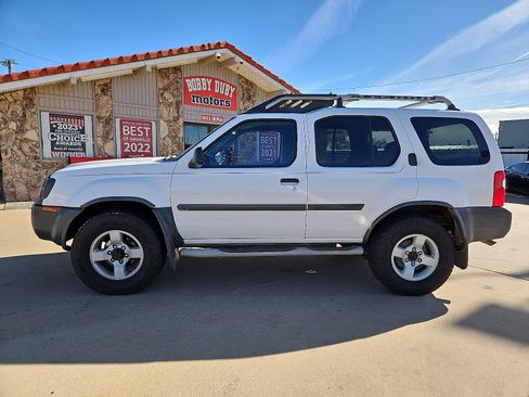 Used 2004 Nissan Xterra XE image 2