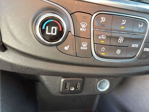 Used 2022 Chevrolet Traverse LT FWD image 27