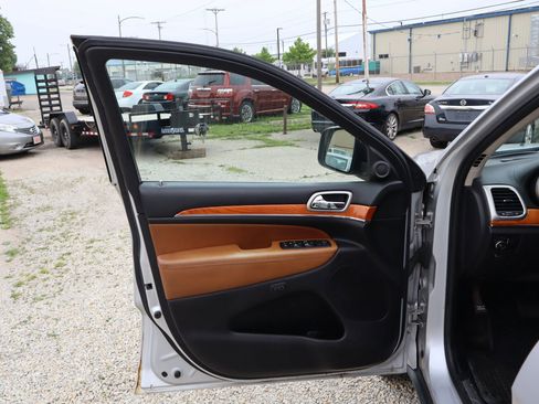 Used 2012 Jeep Grand Cherokee Overland image 10