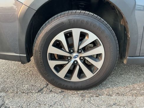 Used 2024 Subaru Outback Premium AWD/4WD image 11