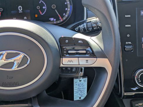 Used 2023 Hyundai Tucson SE image 17