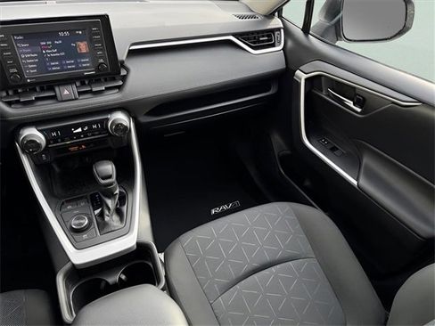 Used 2021 Toyota RAV4 XLE image 10