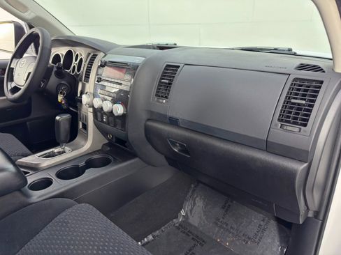 Used 2010 Toyota Tundra w/ SR5 Package image 13