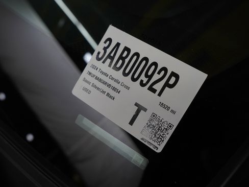 Used 2024 Toyota Corolla Cross XSE w/ Convenience Package image 31