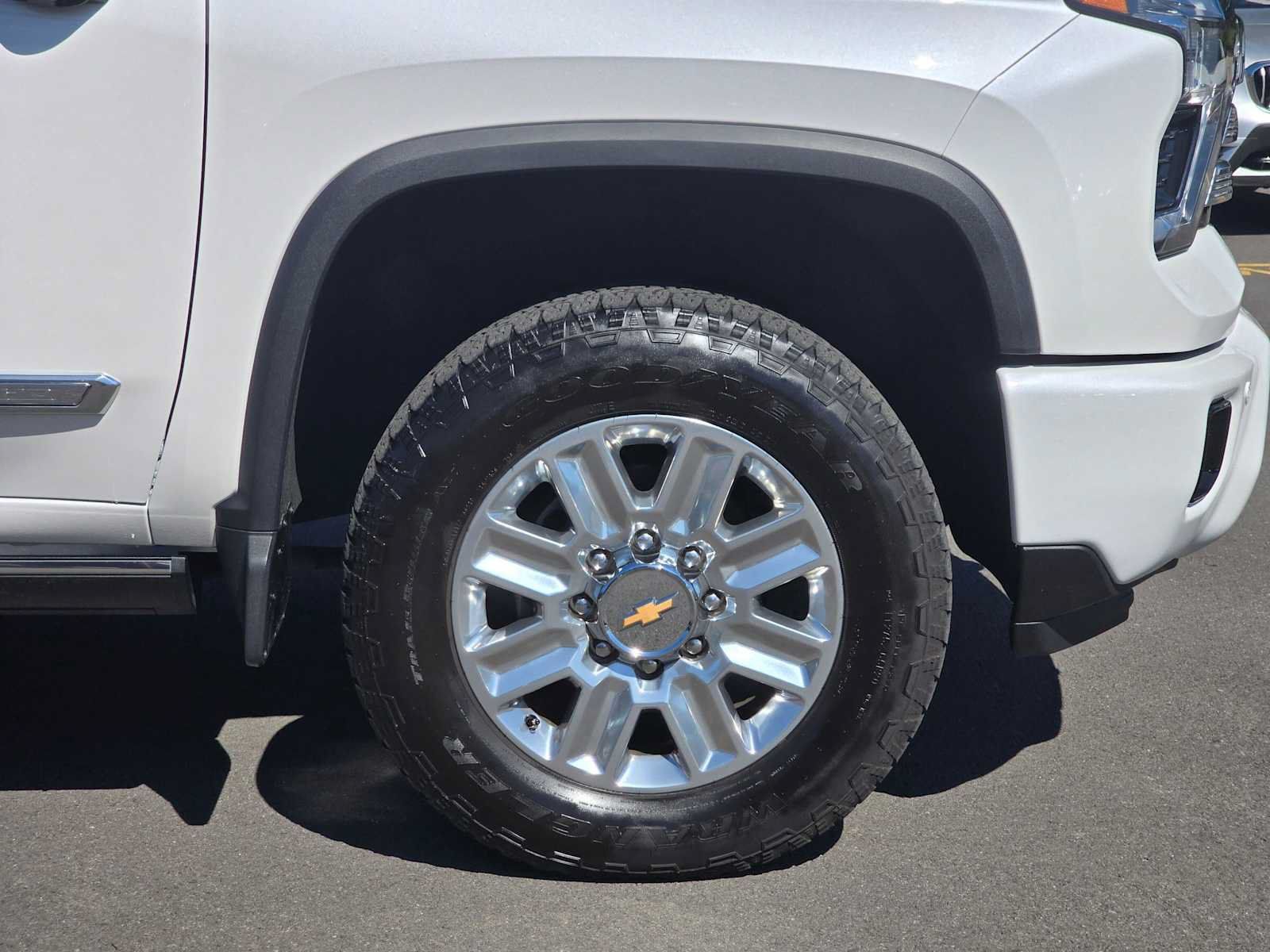 Used 2024 Chevrolet Silverado 2500 High Country w/ Technology Package AWD/4WD image 9