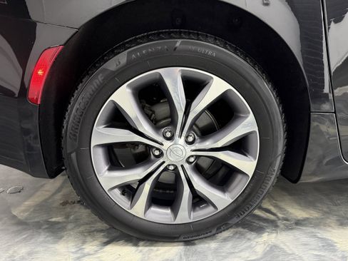 Used 2018 Chrysler Pacifica Limited w/ Advanced Safetytec Group image 34