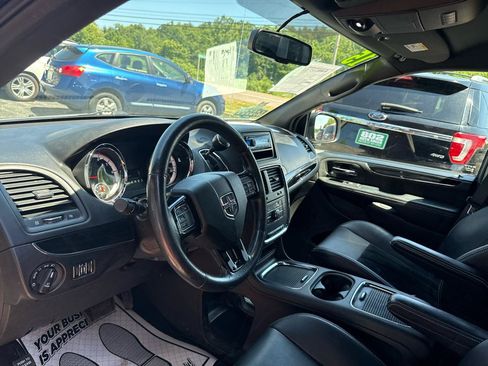 Used 2015 Dodge Grand Caravan SXT FWD image 14