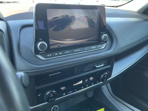 Used 2023 Nissan Rogue SV w/ SV Premium B Package FWD image 17