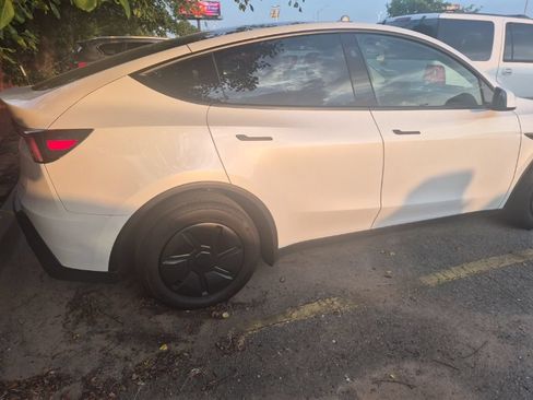 Used 2026 Tesla Model Y AWD image 12