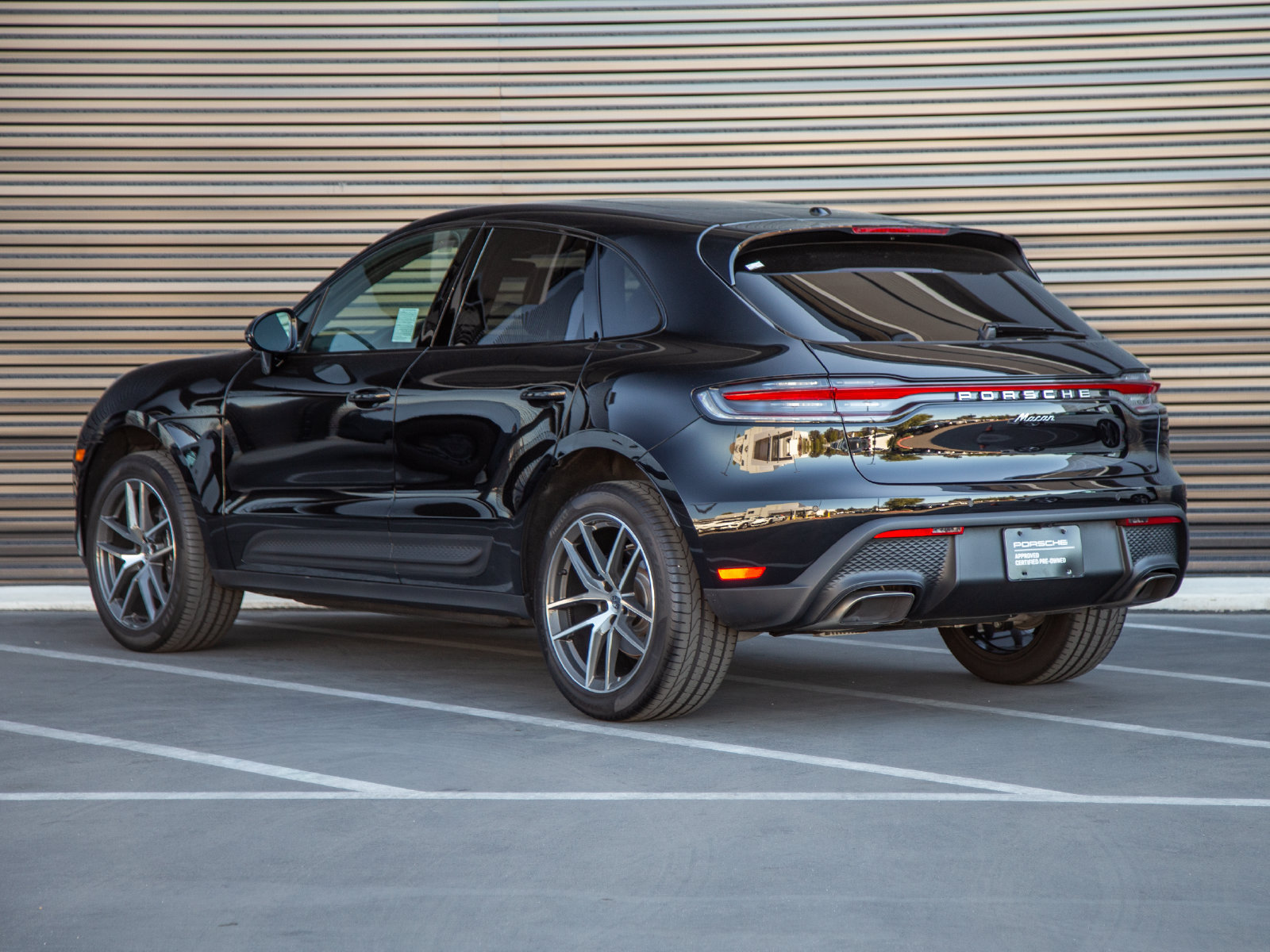 Certified 2026 Porsche Macan AWD/4WD image 3