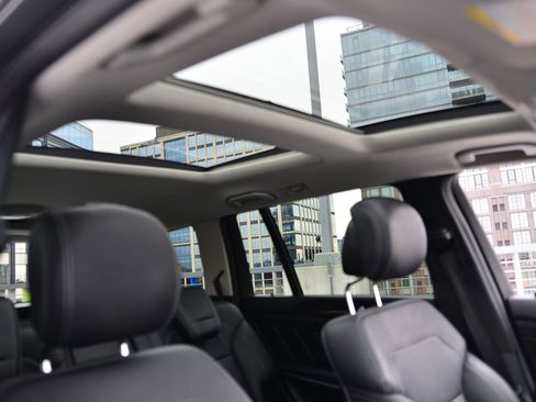 Used 2015 Mercedes-Benz GL 550 4MATIC image 14