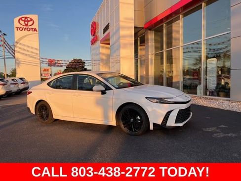 Used 2025 Toyota Camry SE image 2