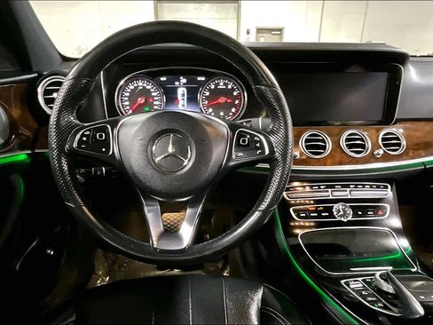 Used 2017 Mercedes-Benz E 300 4MATIC image 5