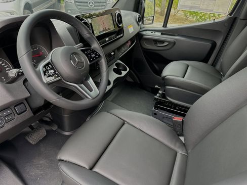 Used 2024 Mercedes-Benz Sprinter 2500 image 10
