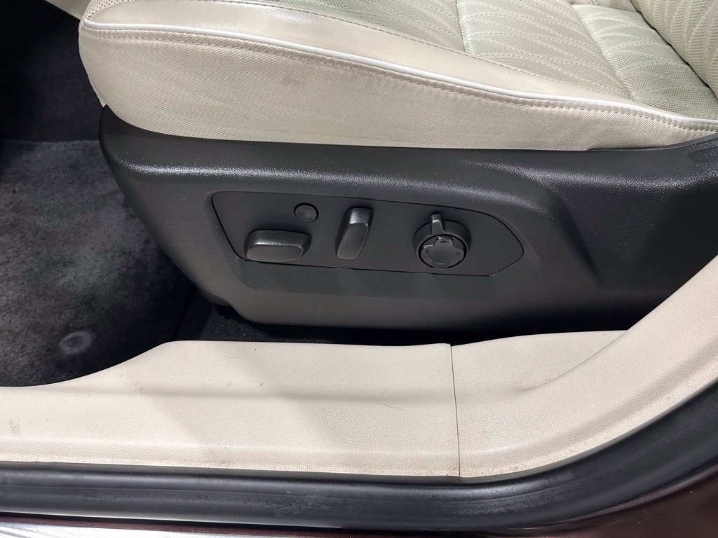 Used 2021 Buick Envision Avenir AWD/4WD image 13