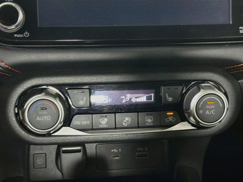 Used 2025 Nissan Versa SR FWD image 22