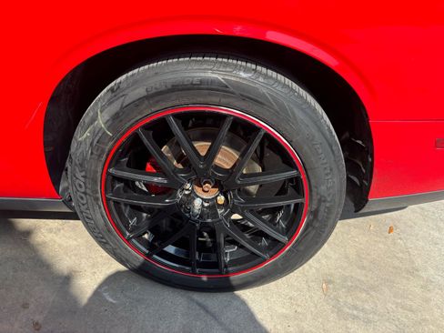 Used 2017 Dodge Challenger R/T image 9