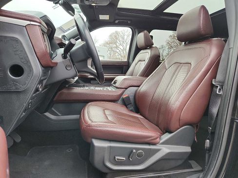 Used 2023 Ford Expedition Limited image 22