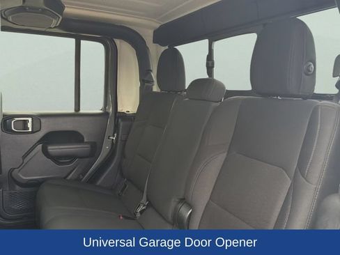 Used 2022 Jeep Gladiator Sport AWD/4WD image 18