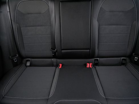 Certified 2022 Volkswagen Taos SE image 13