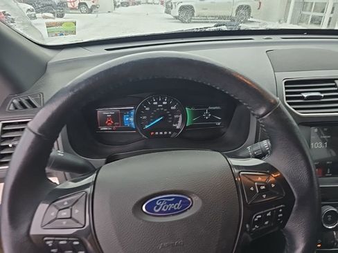 Used 2018 Ford Explorer XLT w/ Equipment Group 202A image 7