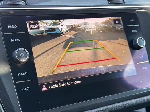 Used 2021 Volkswagen Tiguan SE image 16