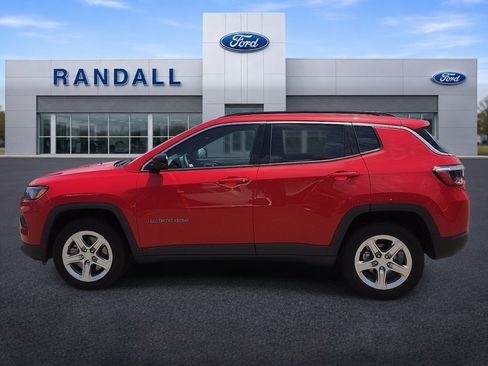 Used 2024 Jeep Compass Latitude AWD/4WD image 3