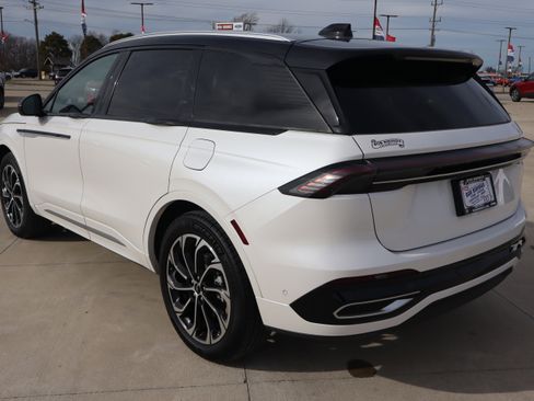 Used 2024 Lincoln Nautilus Reserve w/ Equipment Group 202A image 7