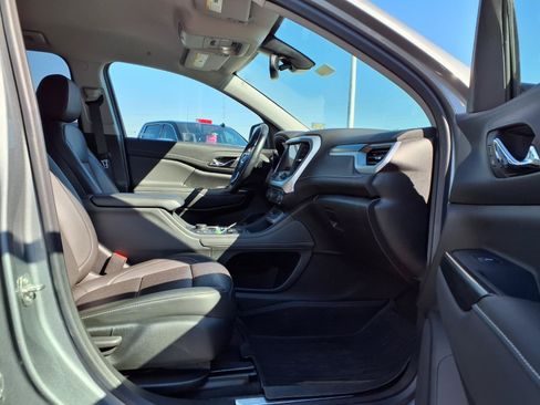 Used 2023 GMC Acadia SLT w/ LPO, Floor Liner Package FWD image 29