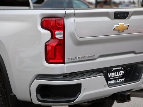 Used 2022 Chevrolet Silverado 2500 High Country w/ Z71 Off-Road Package image 10