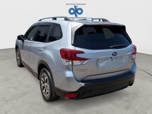 Used 2019 Subaru Forester Premium AWD/4WD image 5