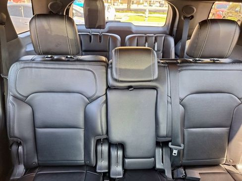 Used 2017 Ford Explorer Limited image 32