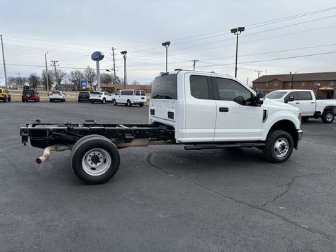 Used 2022 Ford F350 XL w/ Power Equipment Group image 3