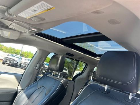 Used 2023 Chrysler Pacifica Limited image 23
