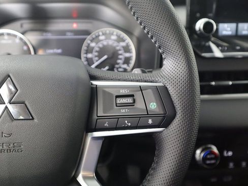 Used 2024 Mitsubishi Outlander SE image 38